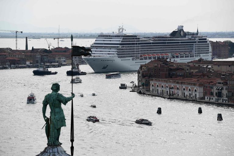 En 2021, Venise a interdit l'accès de sa lagune aux grands navires de croisière pour des raisons environnementales.